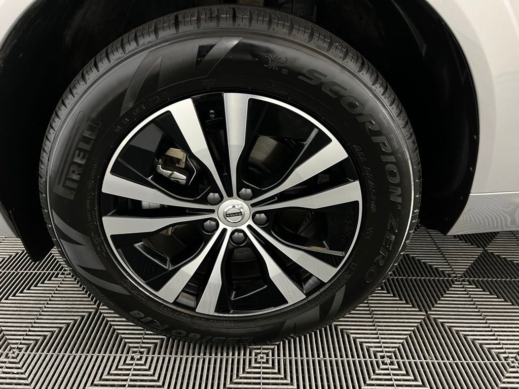 Used 2024 Volvo XC60 B5 Core image 10