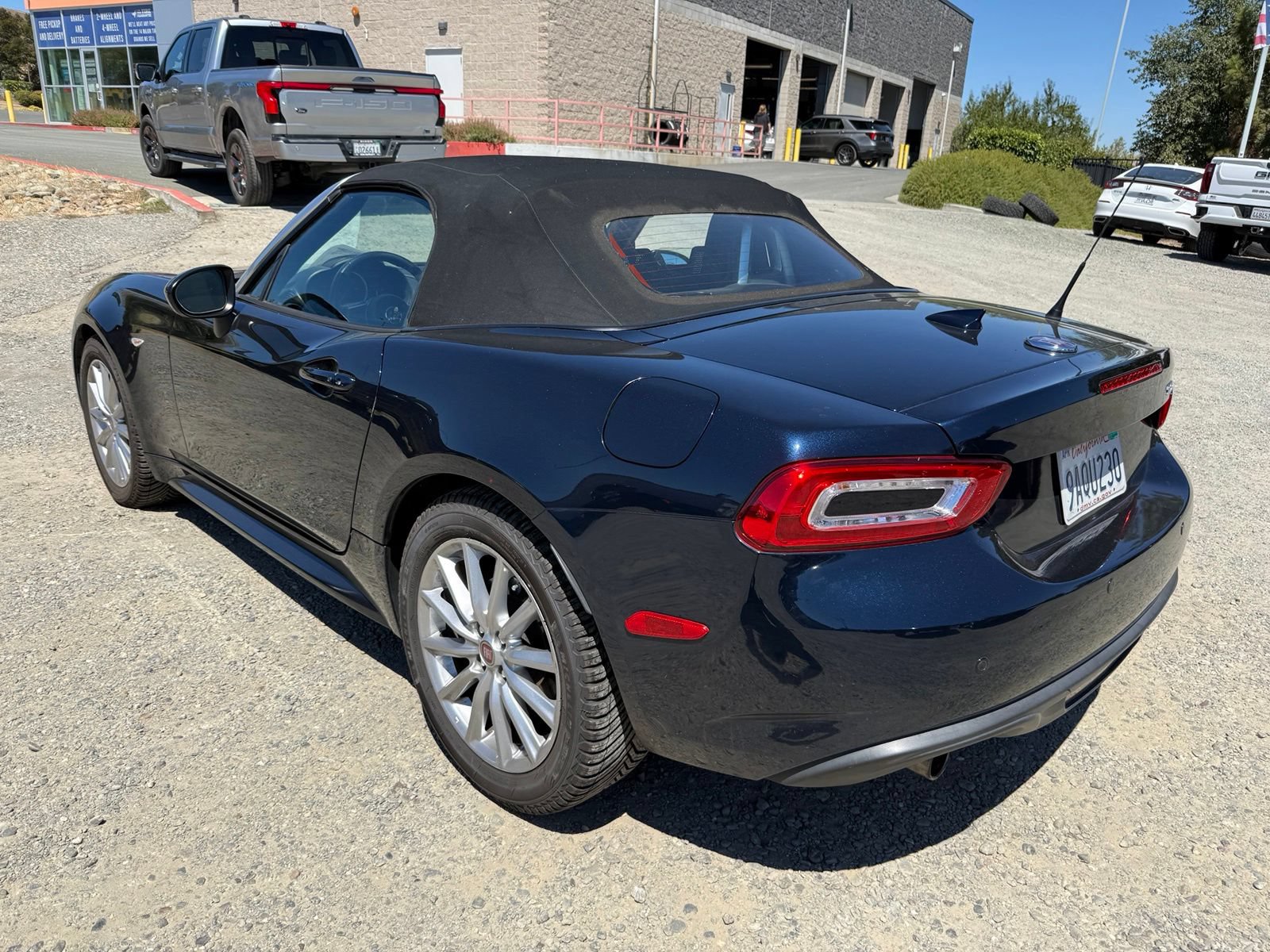 Used 2018 FIAT 124 Spider Lusso w/ Convenience Group RWD image 3