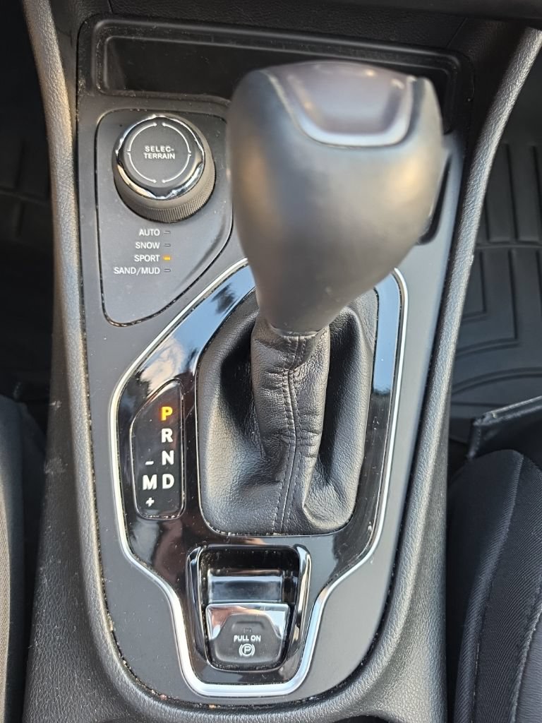 Used 2021 Jeep Cherokee Limited w/ Elite Package AWD/4WD image 73