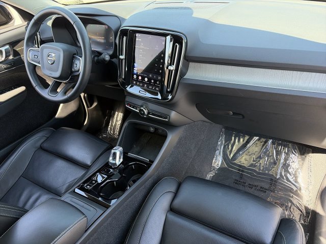 Certified 2023 Volvo XC40 B4 Ultimate w/ Climate Package FWD image 13