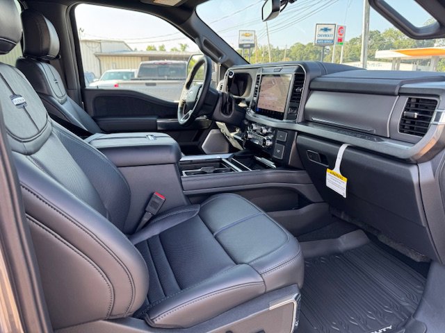 New 2025 Ford F250 4x4 Crew Cab Super Duty image 13