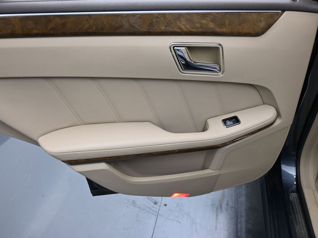 Used 2011 Mercedes-Benz E 350 4MATIC Wagon image 11