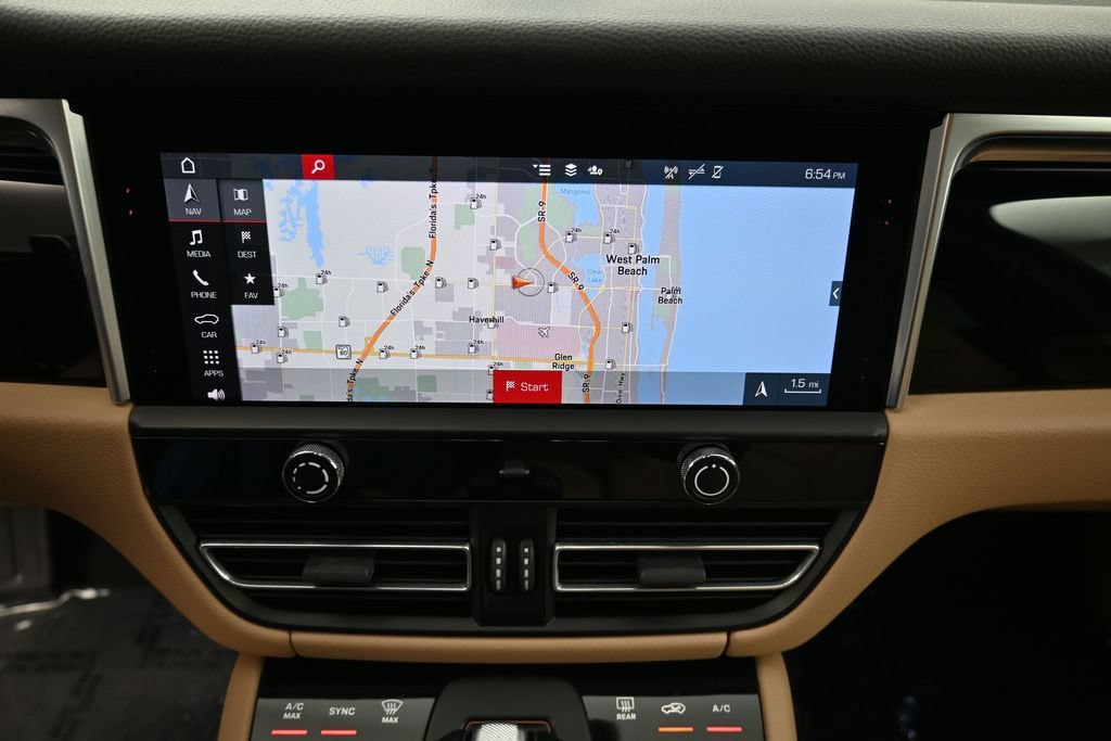 Certified 2022 Porsche Macan AWD/4WD image 21
