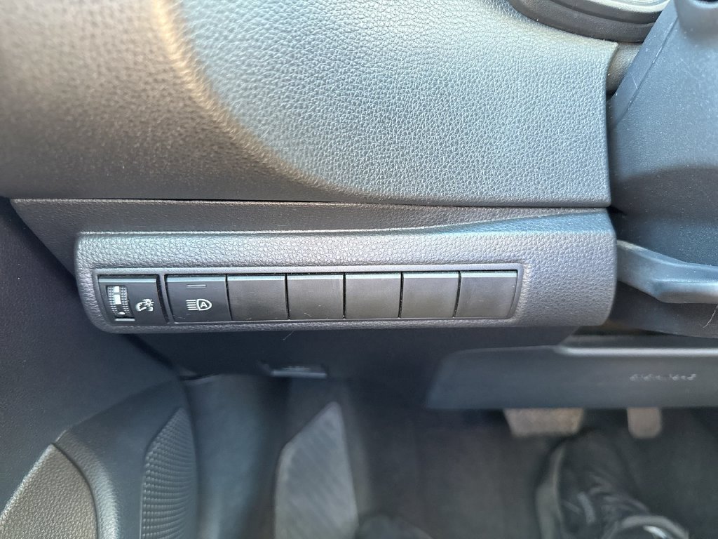 Used 2025 Toyota Corolla LE FWD image 17