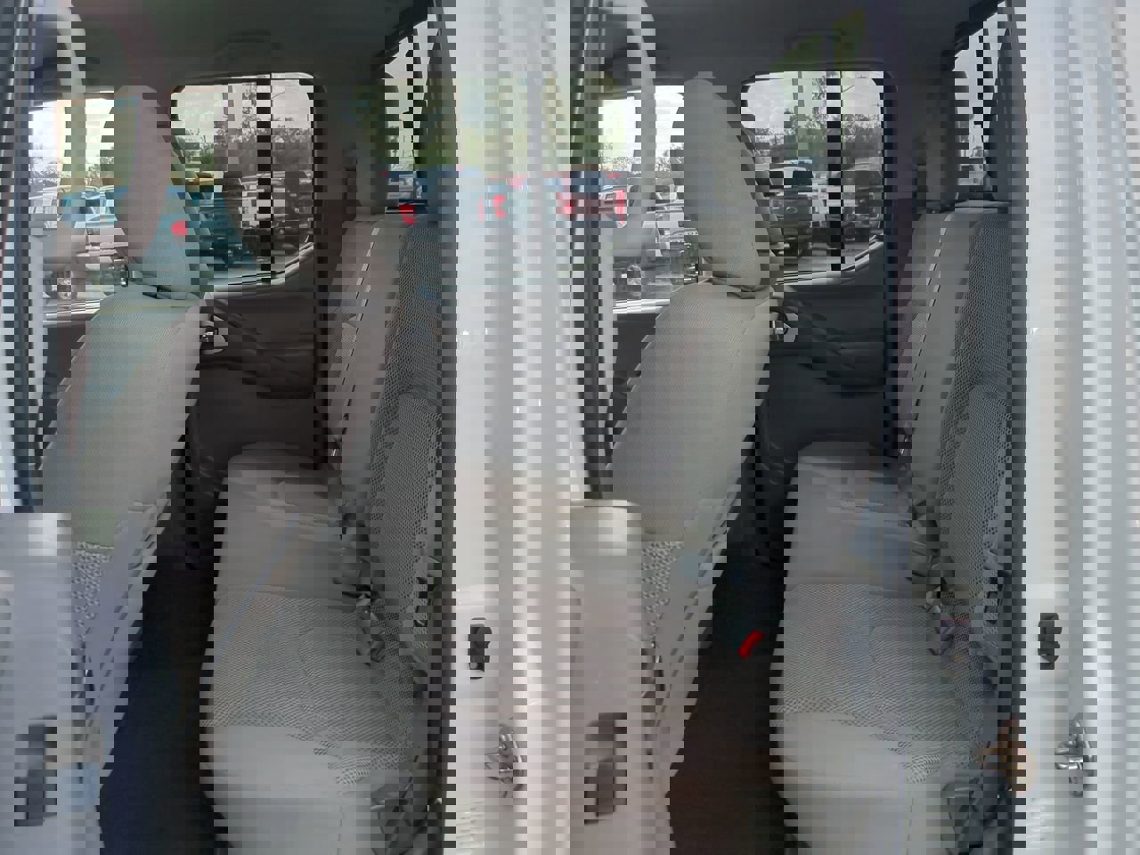 Used 2019 Nissan Frontier SV image 14