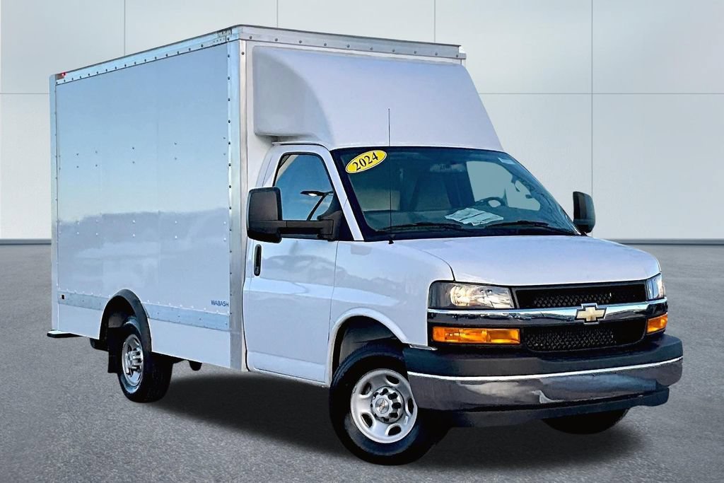 Used 2024 Chevrolet Express 3500 w/ Power Convenience Package RWD image 3