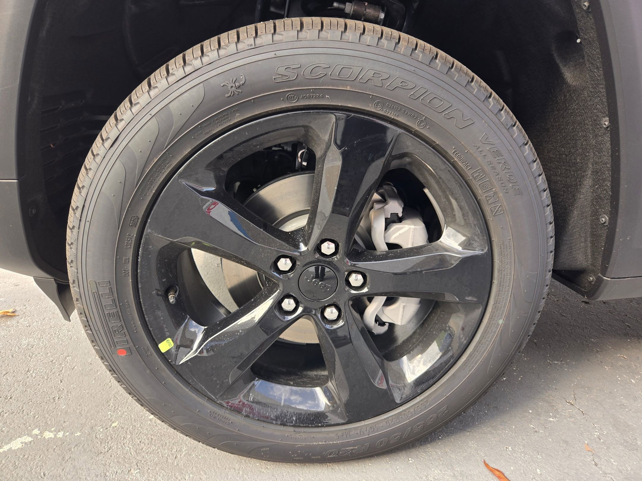 New 2025 Jeep Grand Cherokee Limited w/ Black Appearance Package image 25