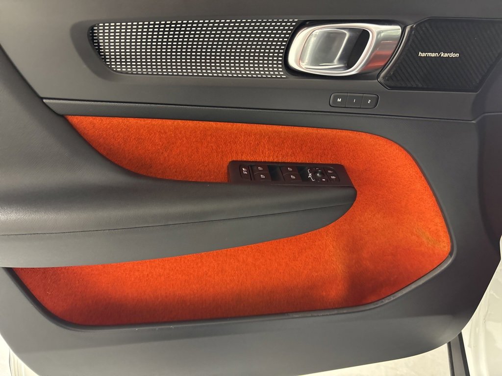 Used 2019 Volvo XC40 T5 R-Design image 14