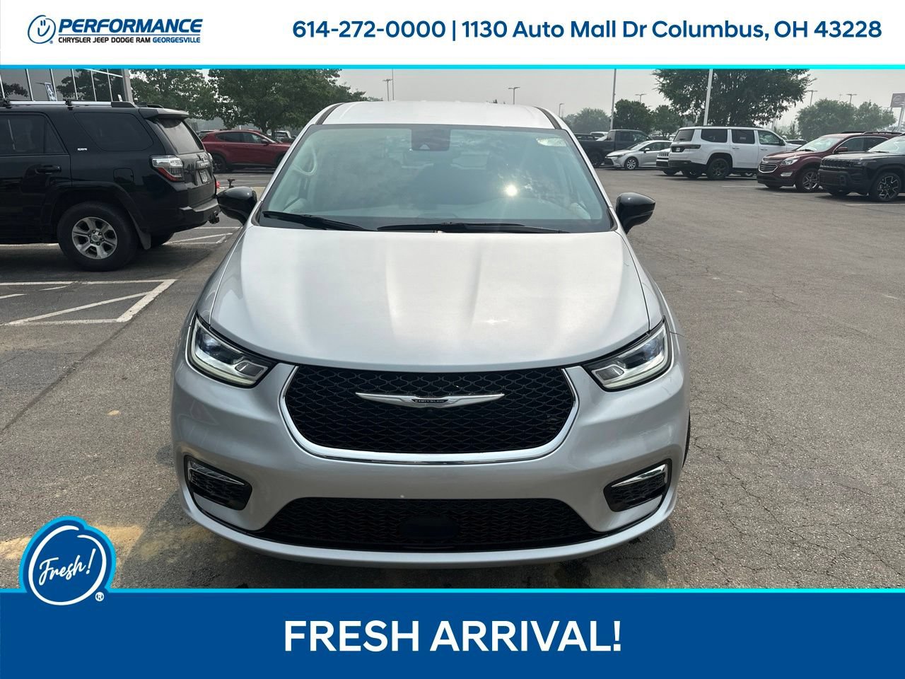Used 2024 Chrysler Pacifica Touring-L AWD/4WD image 9