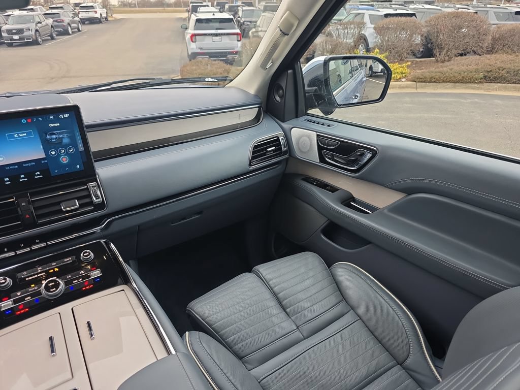 Used 2022 Lincoln Navigator Black Label AWD/4WD image 22