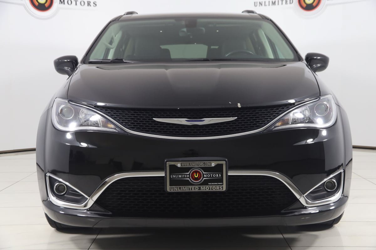 Used 2018 Chrysler Pacifica Touring-L FWD image 50