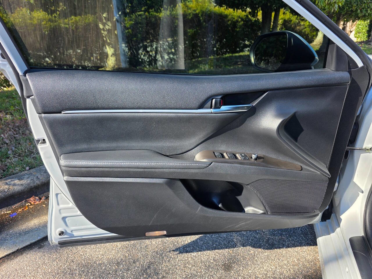 Used 2022 Toyota Camry XSE image 9