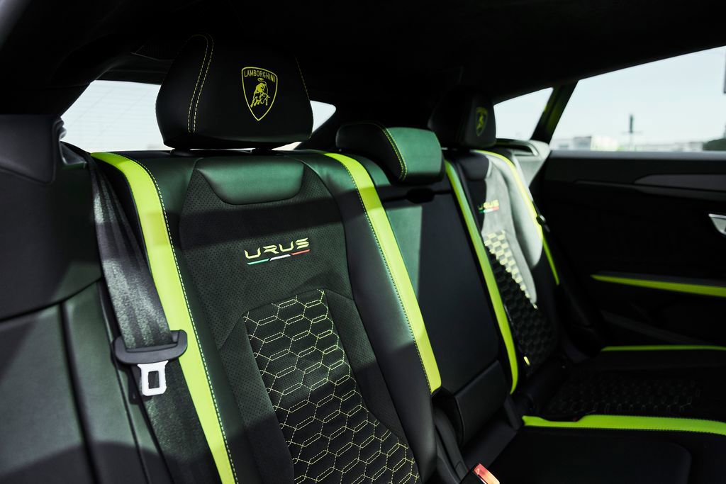 Used 2022 Lamborghini Urus AWD/4WD image 44