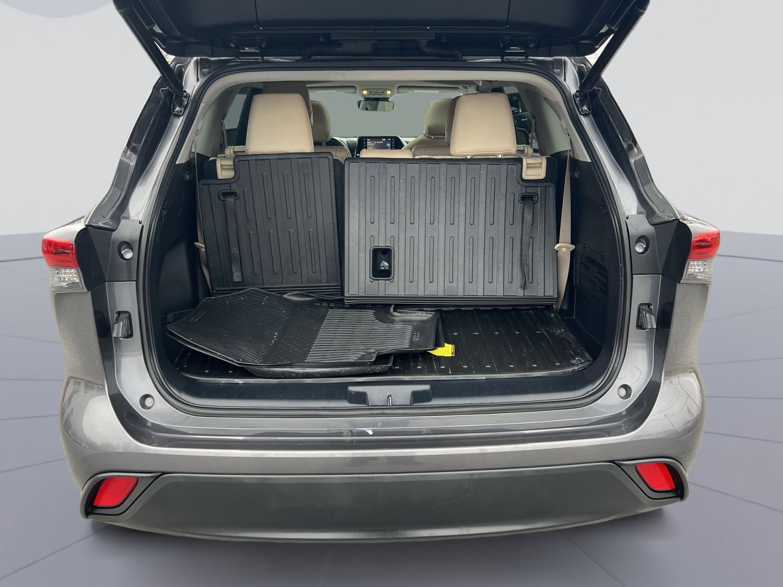 Used 2022 Toyota Highlander XLE image 48