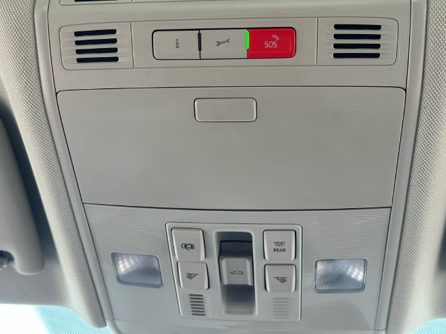 Used 2025 Volkswagen Jetta SE FWD image 26