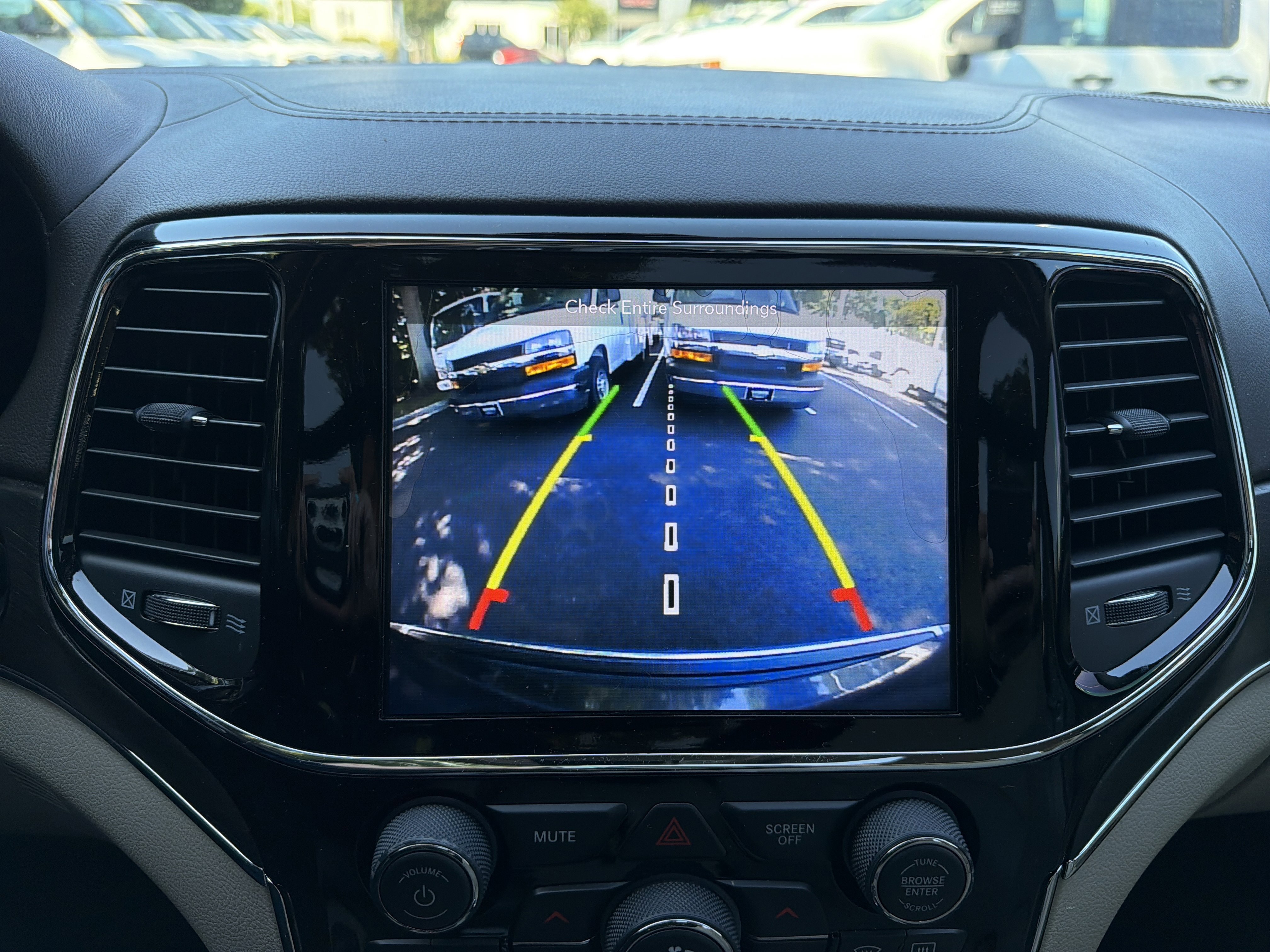 Used 2019 Jeep Grand Cherokee Overland AWD/4WD image 24