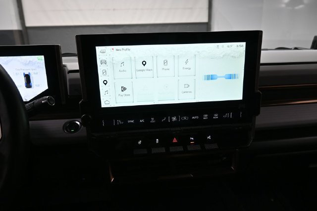 Used 2024 GMC Hummer EV 2X w/ LPO, Illumination Package AWD/4WD image 10