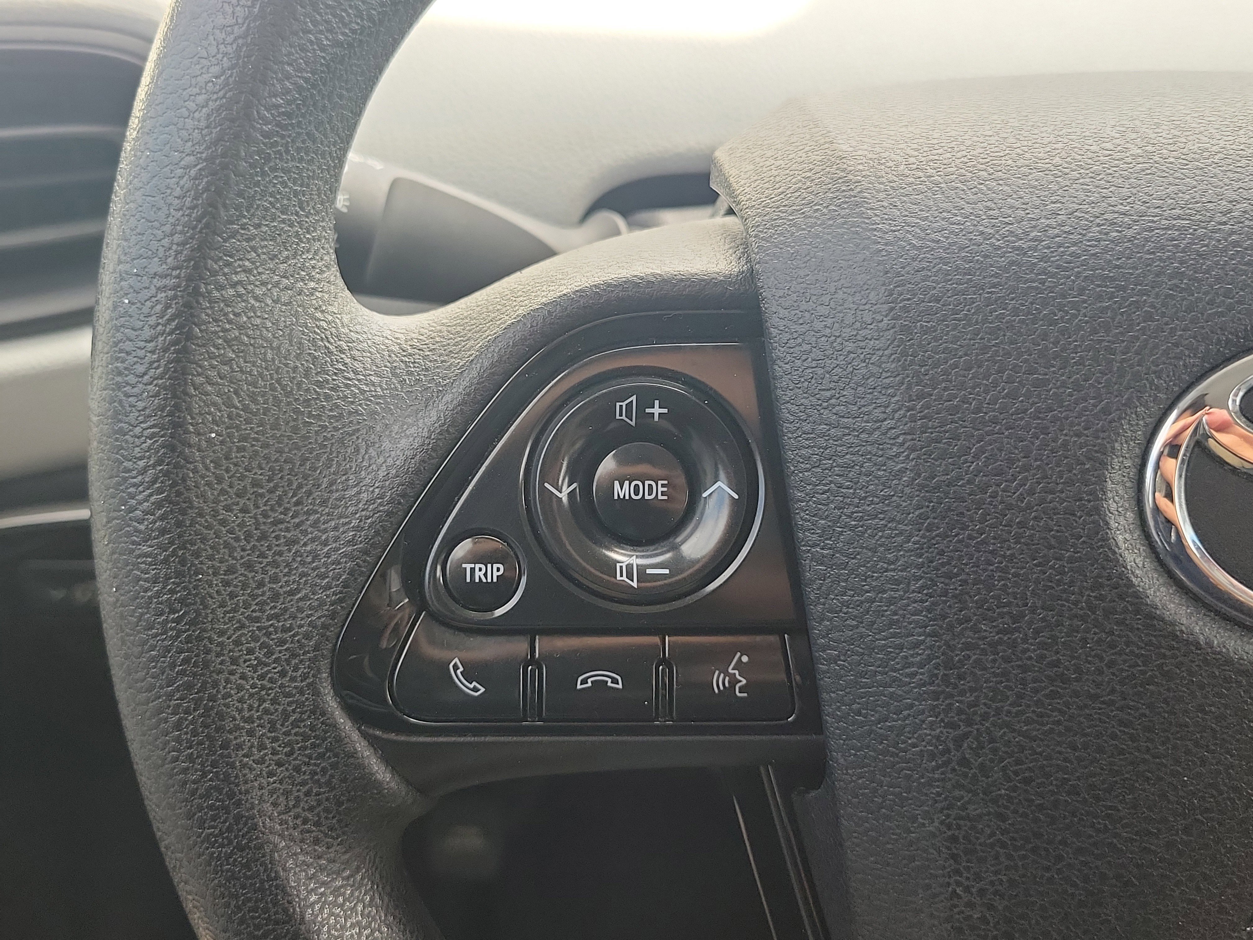 Used 2019 Toyota Prius L Eco FWD image 24