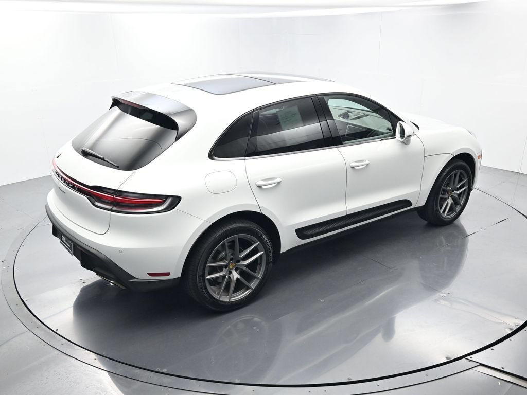 Certified 2025 Porsche Macan AWD/4WD image 41