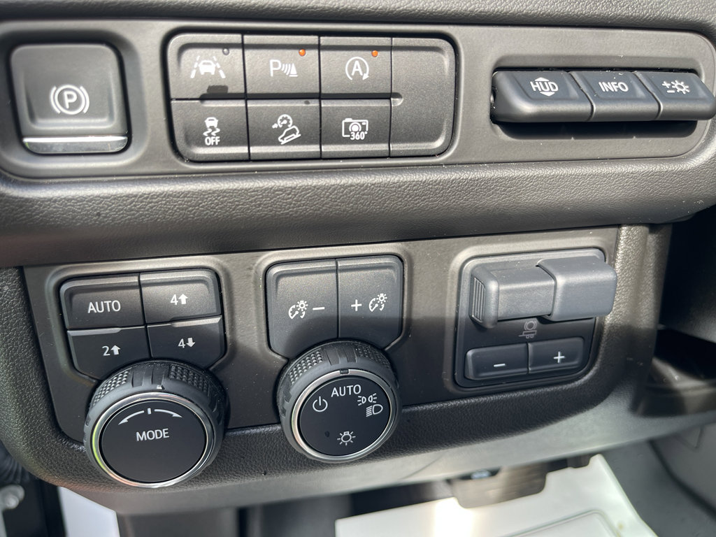 Used 2024 Chevrolet Tahoe High Country w/ Premium Package image 22