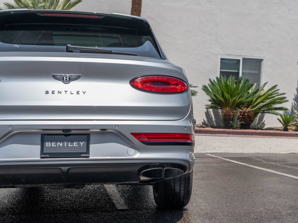 Used 2023 Bentley Bentayga Extended Wheelbase AWD/4WD image 43