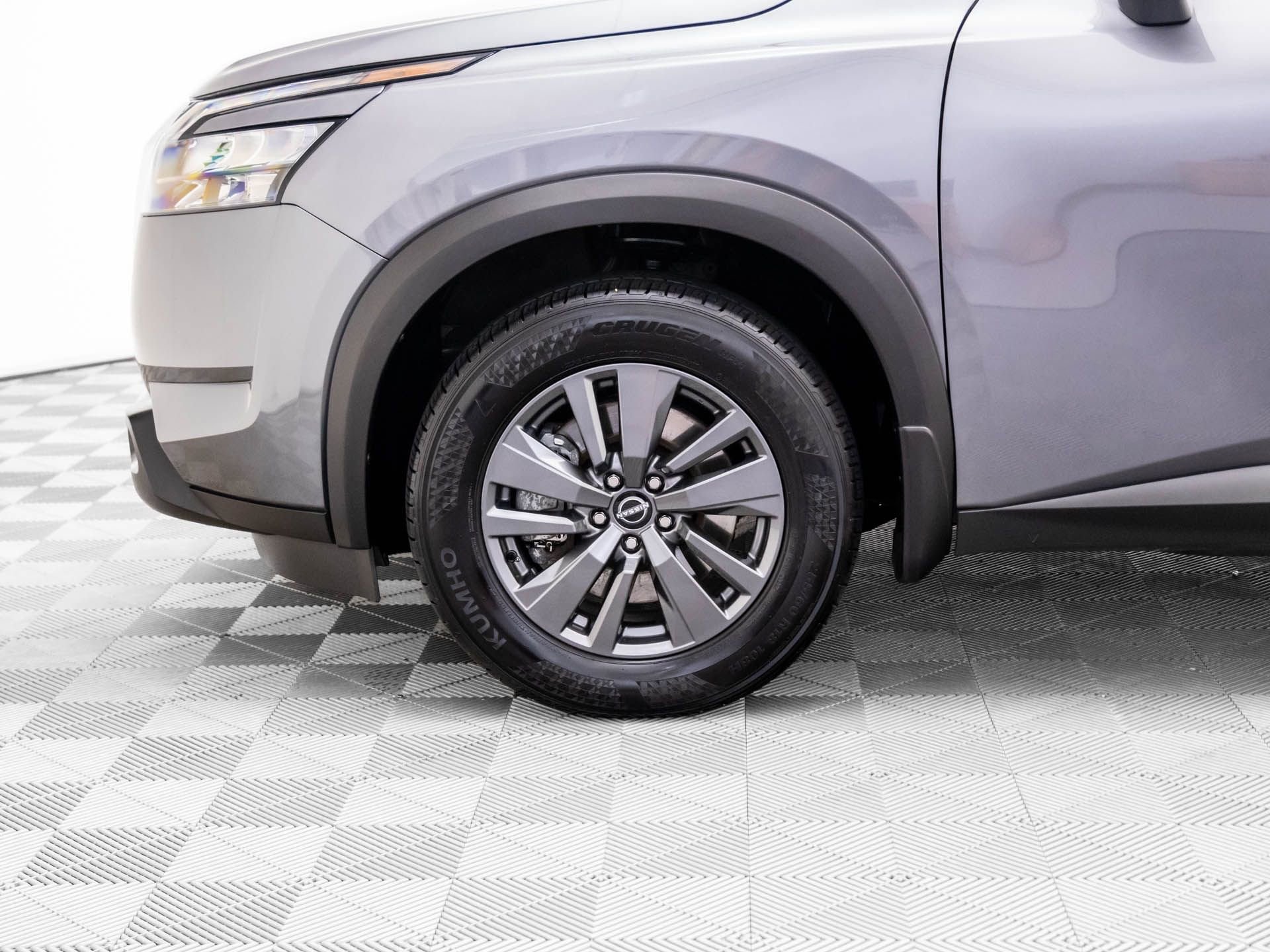 Used 2024 Nissan Pathfinder S image 33