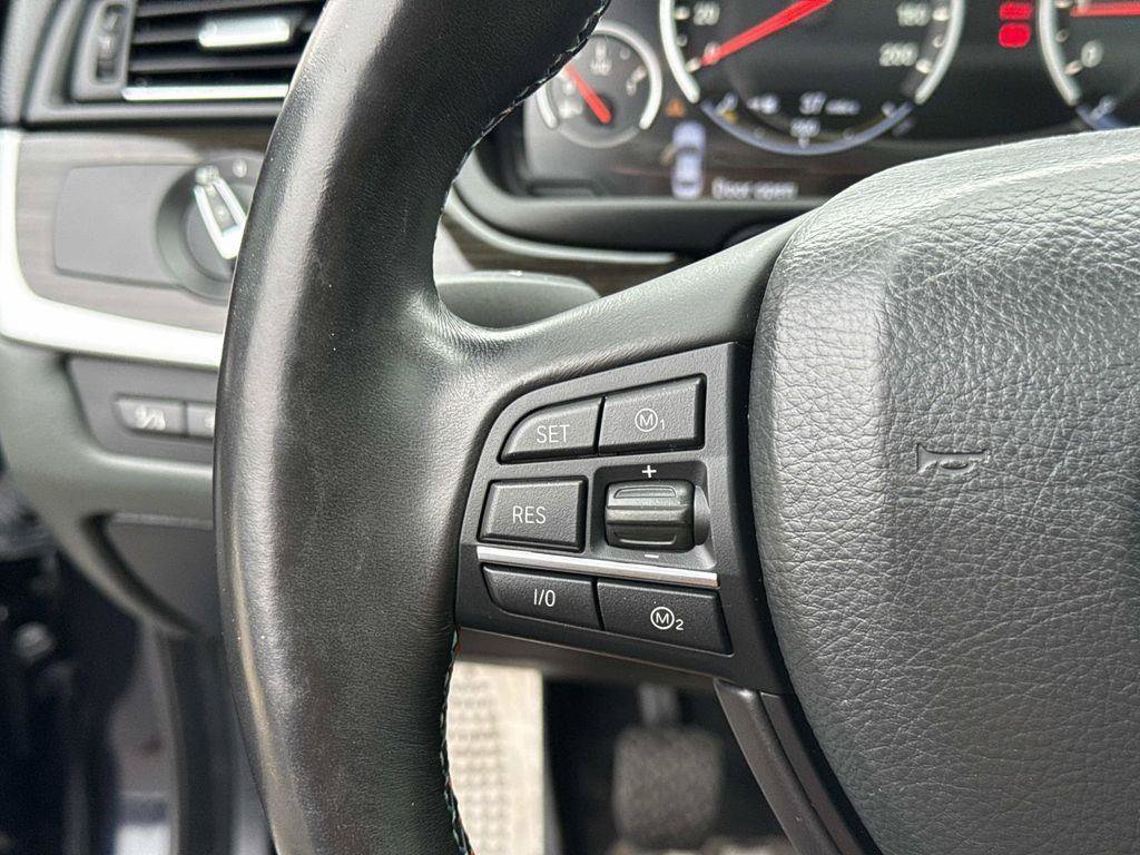 Used 2013 BMW M5 RWD image 21
