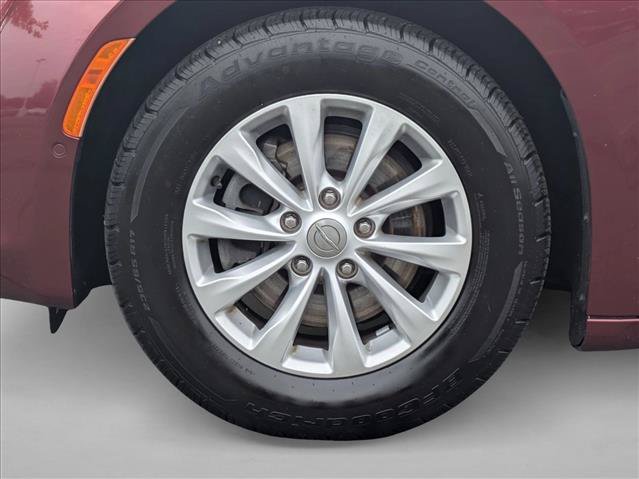 Used 2018 Chrysler Pacifica Touring-L w/ Advanced Safetytec Group FWD image 24