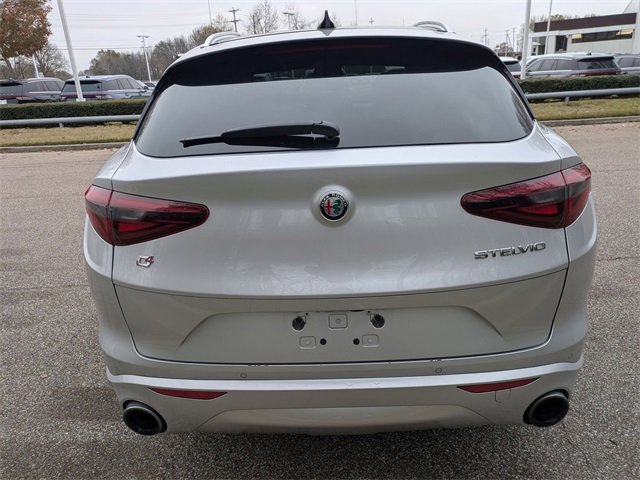 Used 2021 Alfa Romeo Stelvio Ti w/ Premium Package image 4