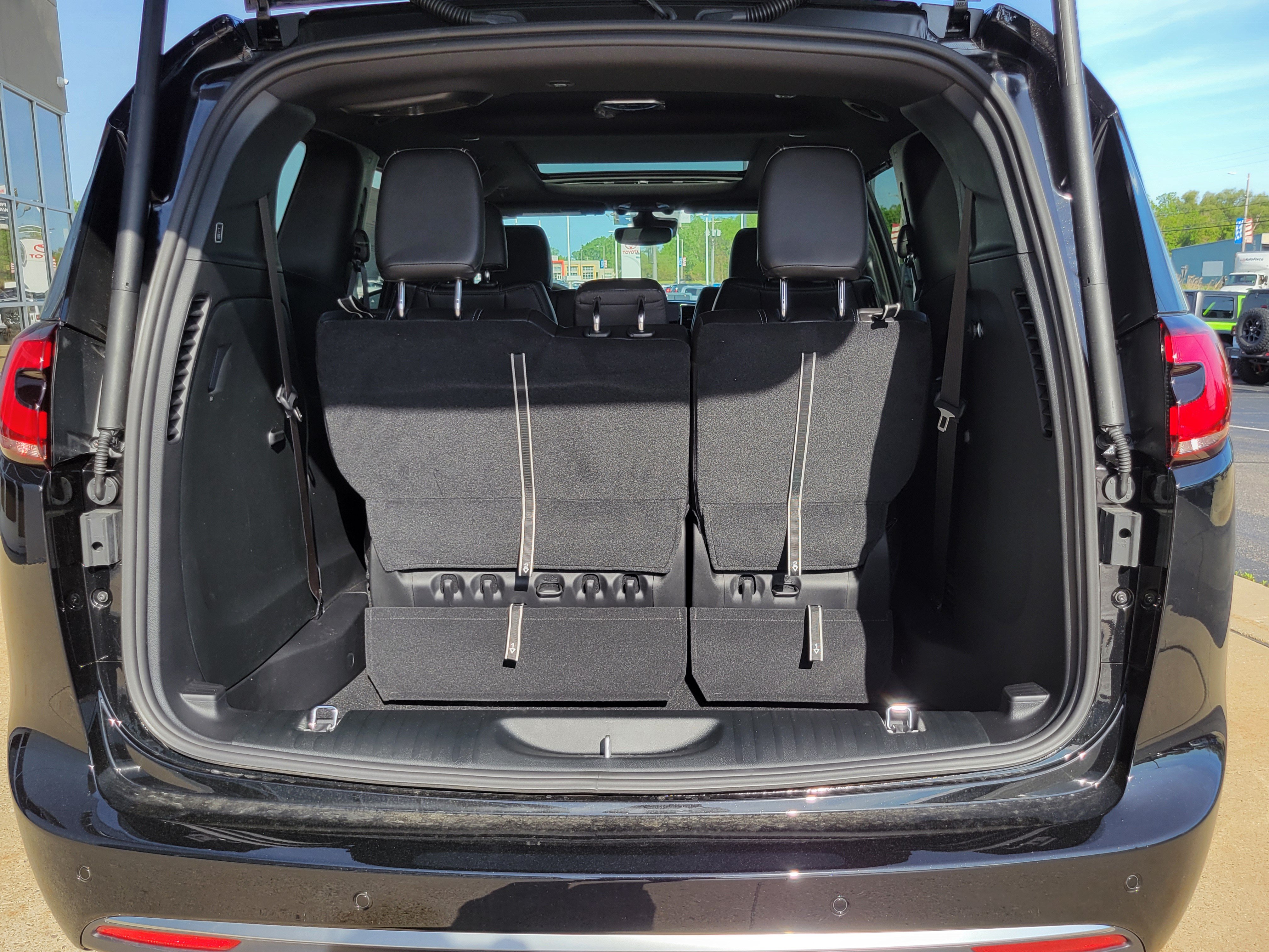 New 2027 Chrysler Pacifica Select FWD image 20