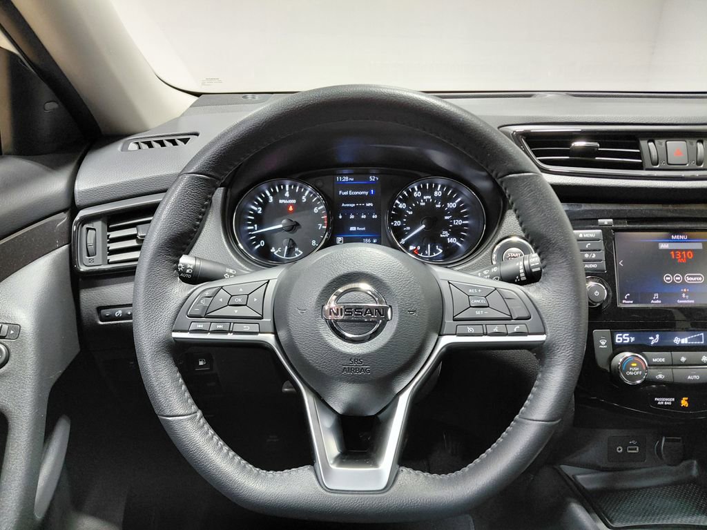 Used 2018 Nissan Rogue SV image 29