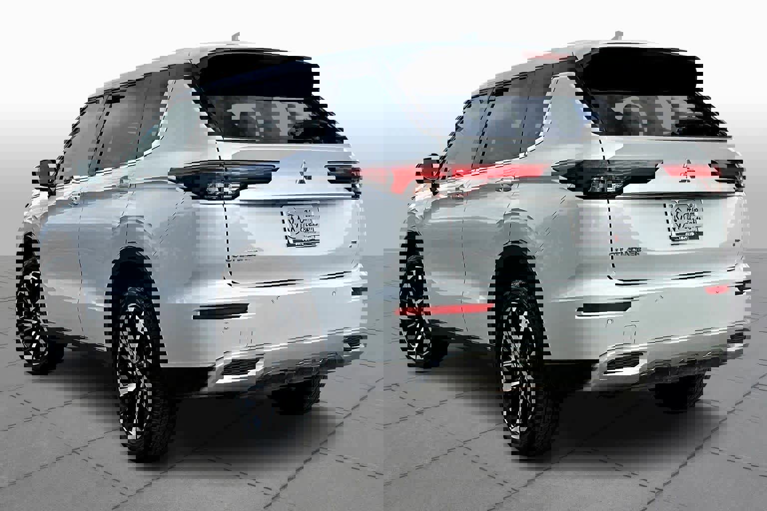 Used 2023 Mitsubishi Outlander SE image 11