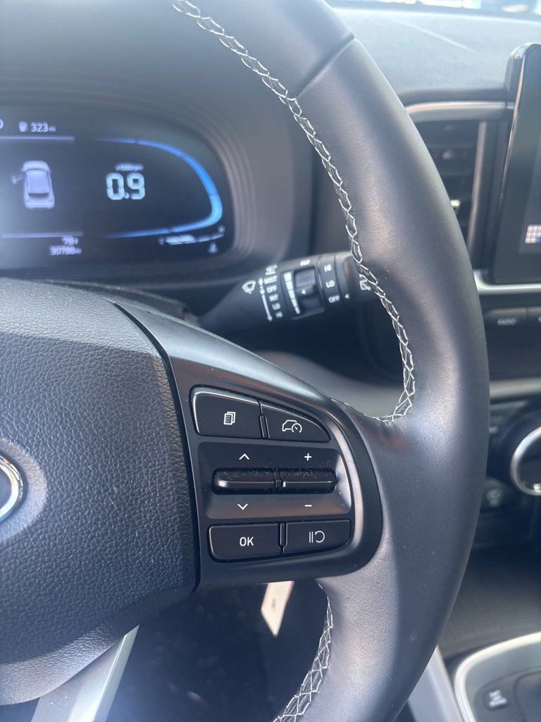 Used 2023 Hyundai Venue SEL image 16