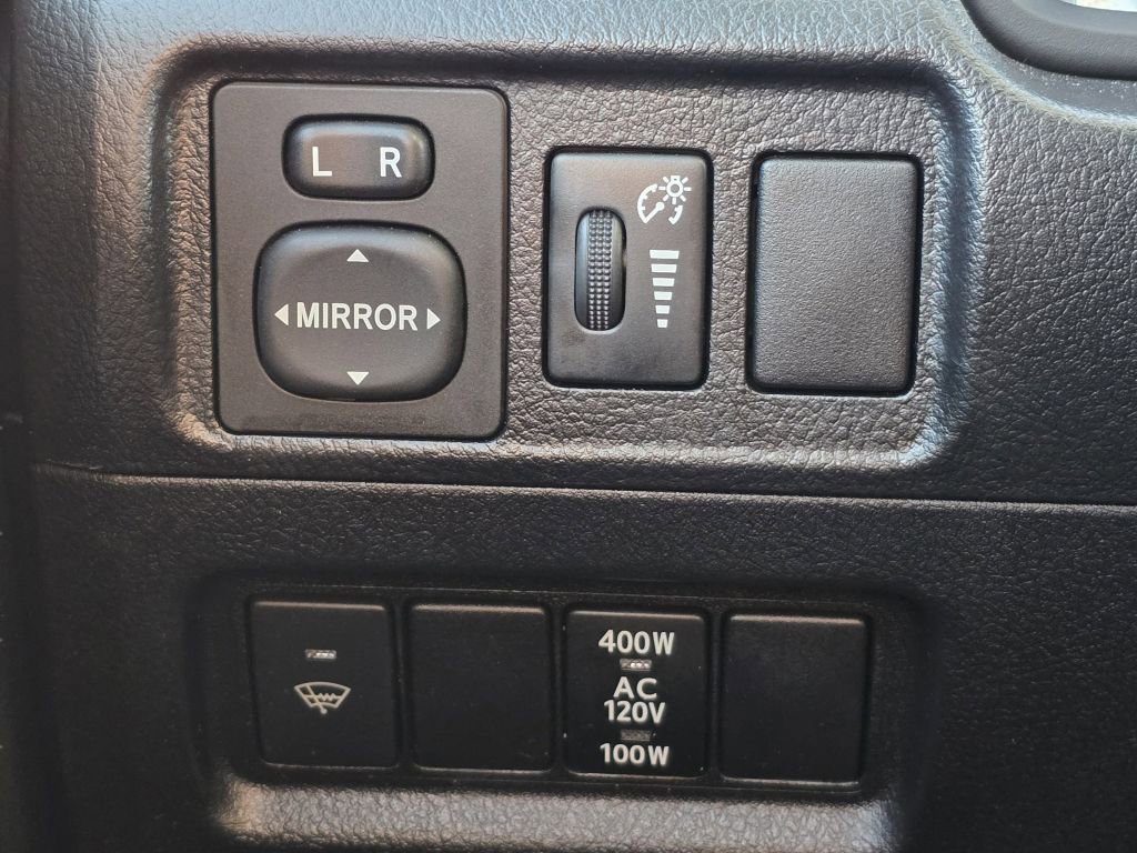 Used 2018 Toyota 4Runner SR5 AWD/4WD image 16
