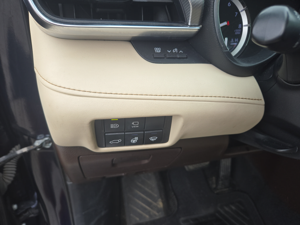 Used 2022 Toyota Highlander Platinum AWD/4WD image 18