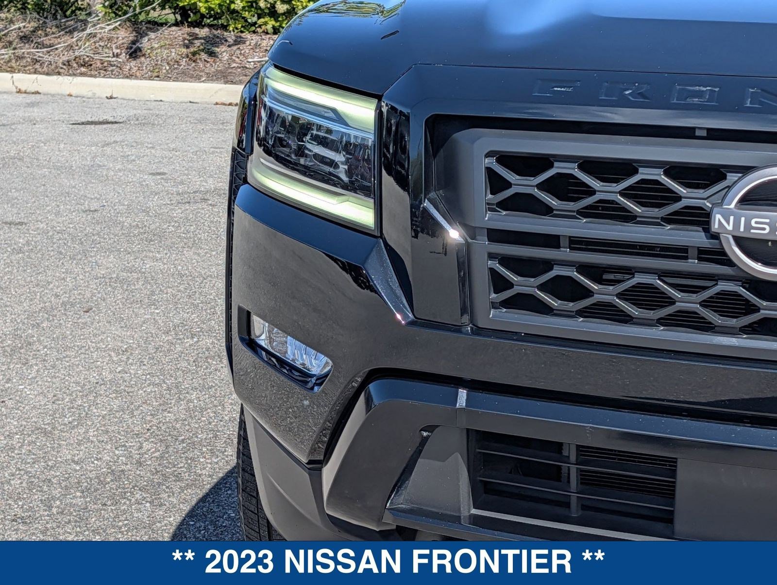 Used 2023 Nissan Frontier SV w/ Midnight Edition Package image 9