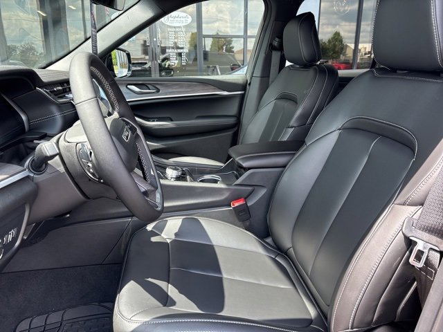New 2025 Jeep Grand Cherokee Limited w/ Black Appearance Package image 3
