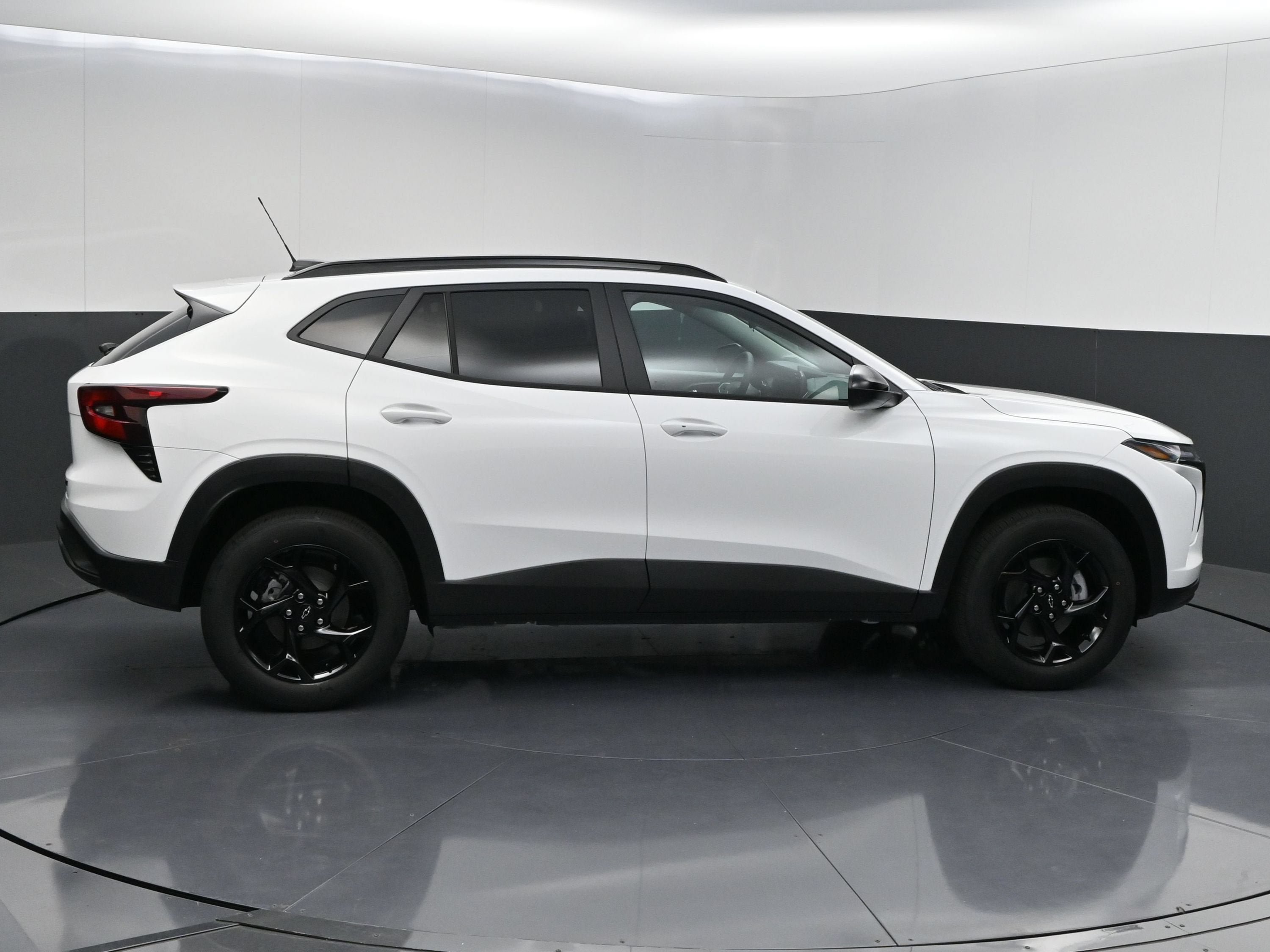 New 2026 Chevrolet Trax RS w/ Sunroof Package FWD image 9