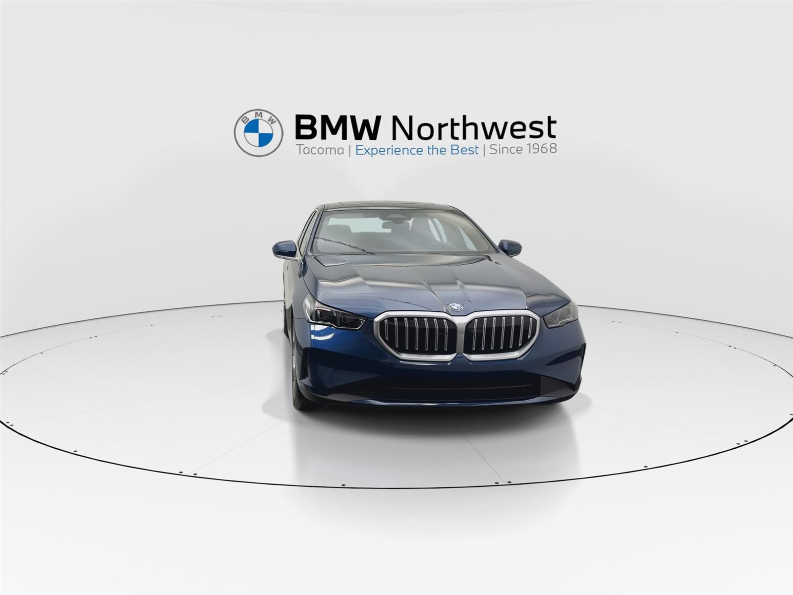 Used 2025 BMW 530i xDrive w/ Premium Package image 7