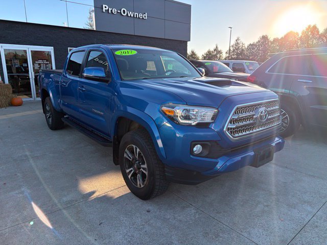 Used 2017 Toyota Tacoma TRD Sport AWD/4WD image 1