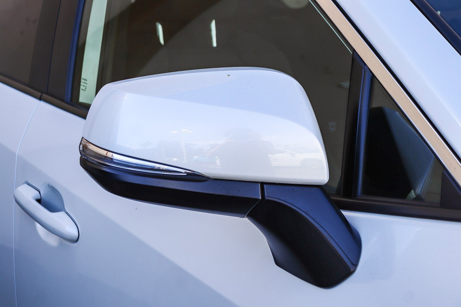 Used 2025 Toyota RAV4 SE image 8