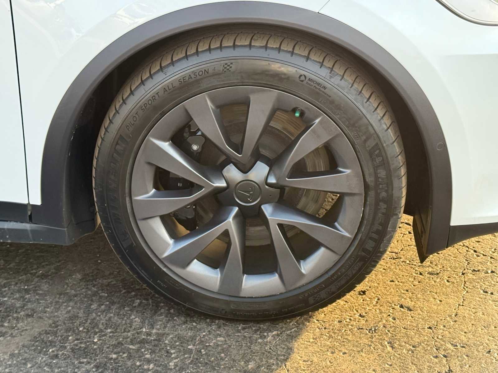 Used 2022 Tesla Model X image 13