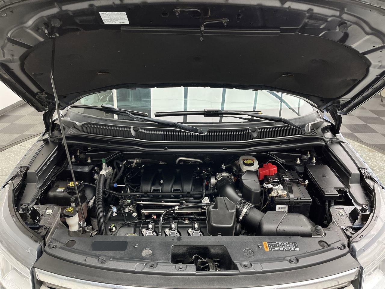 Used 2018 Ford Explorer XLT w/ Equipment Group 202A AWD/4WD image 29