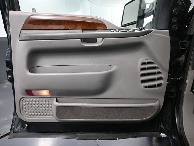Used 2000 Ford Excursion Limited AWD/4WD image 16