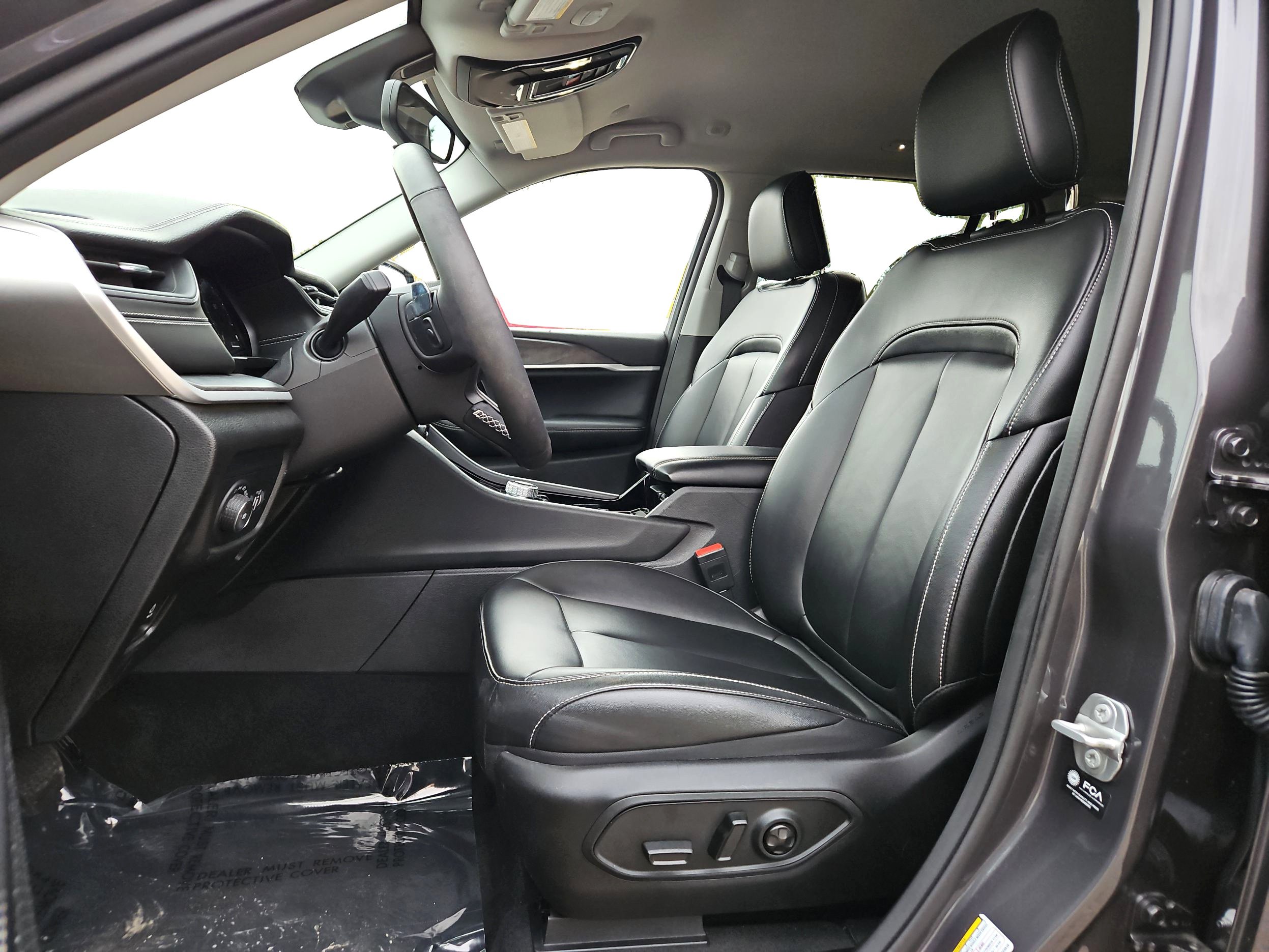 Used 2023 Jeep Grand Cherokee Limited RWD image 11