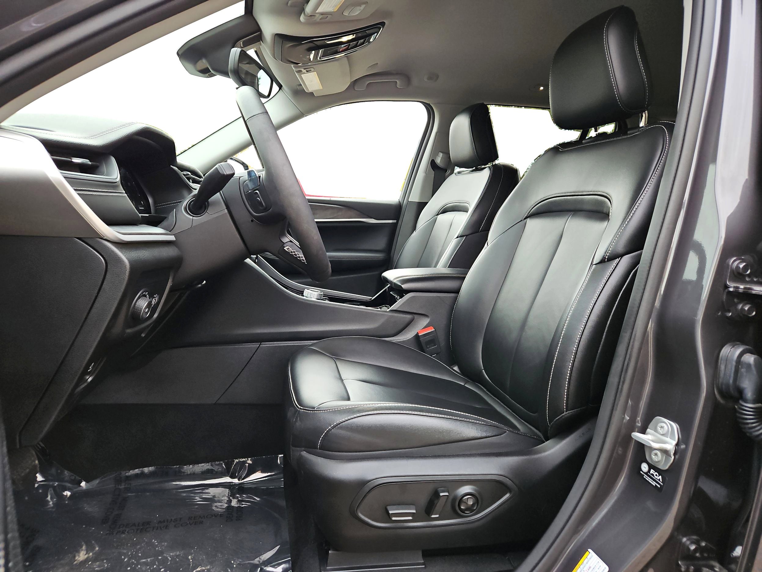 Used 2023 Jeep Grand Cherokee Limited RWD image 11