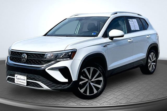 Used 2024 Volkswagen Taos SE image 1
