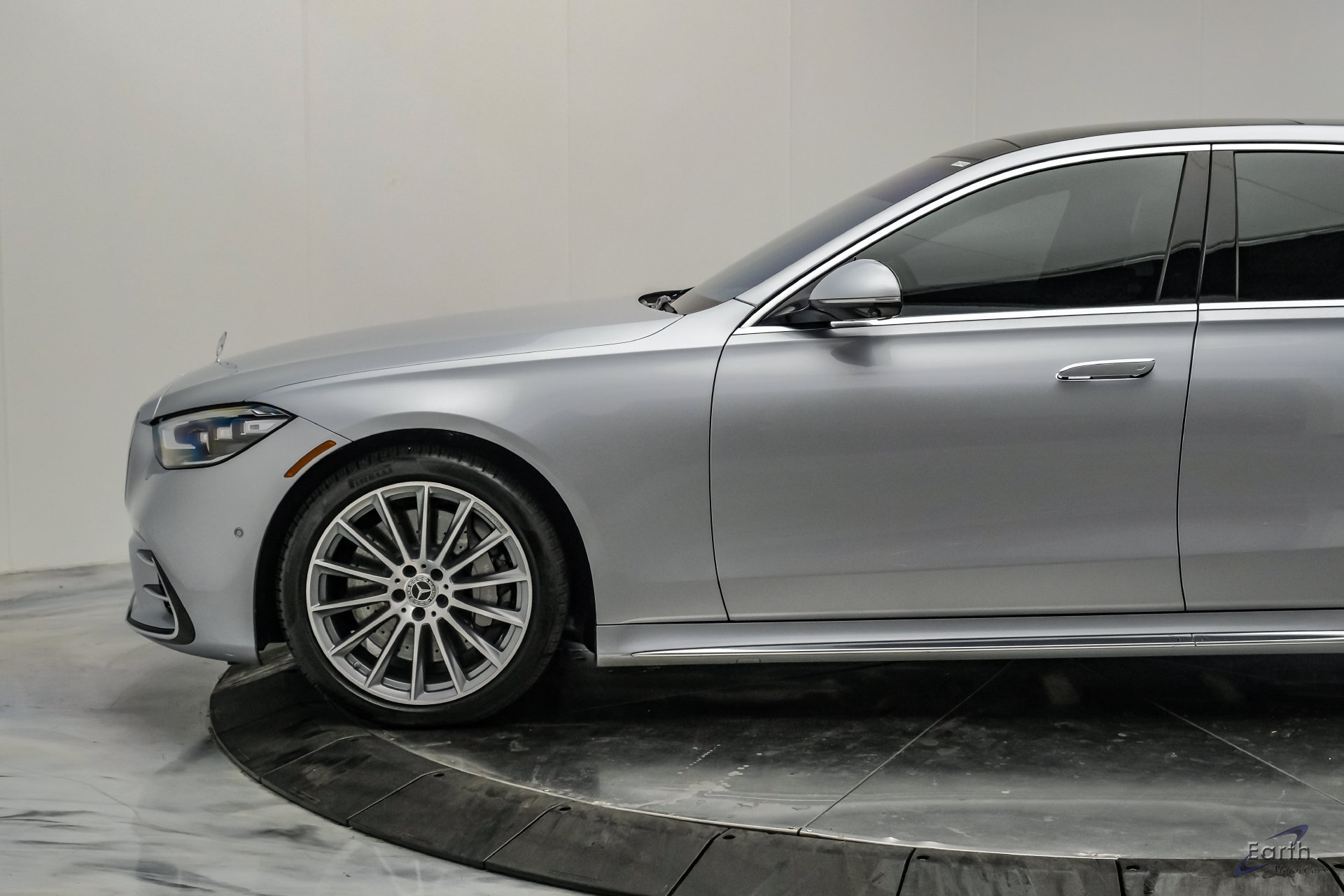 Used 2022 Mercedes-Benz S 580 4MATIC Sedan w/ AMG Line Package image 11