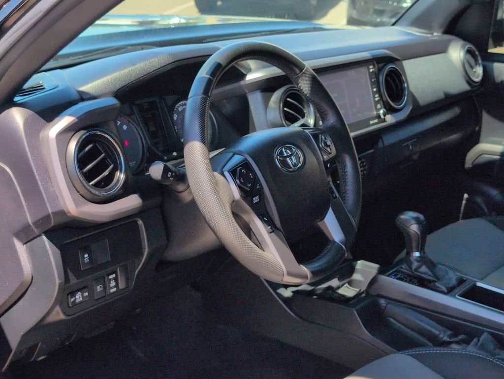 Used 2020 Toyota Tacoma TRD Off-Road w/ Technology Package AWD/4WD image 10