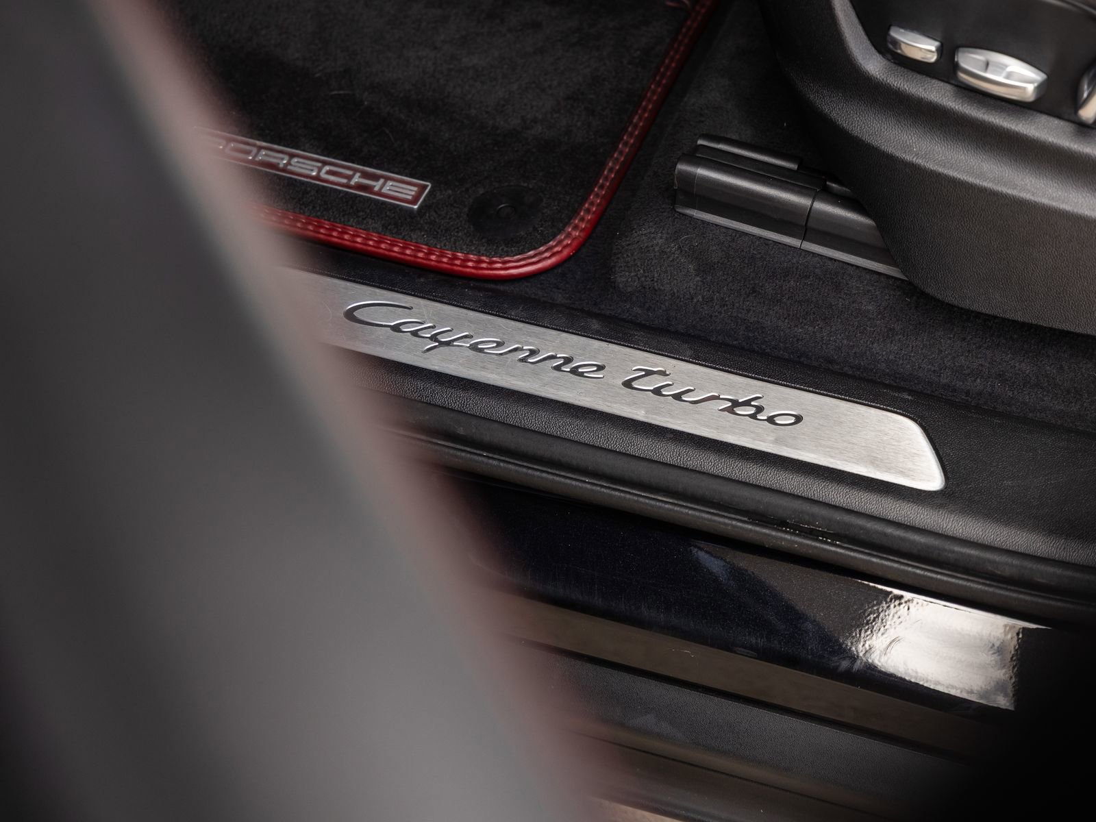 Certified 2020 Porsche Cayenne Turbo AWD/4WD image 22